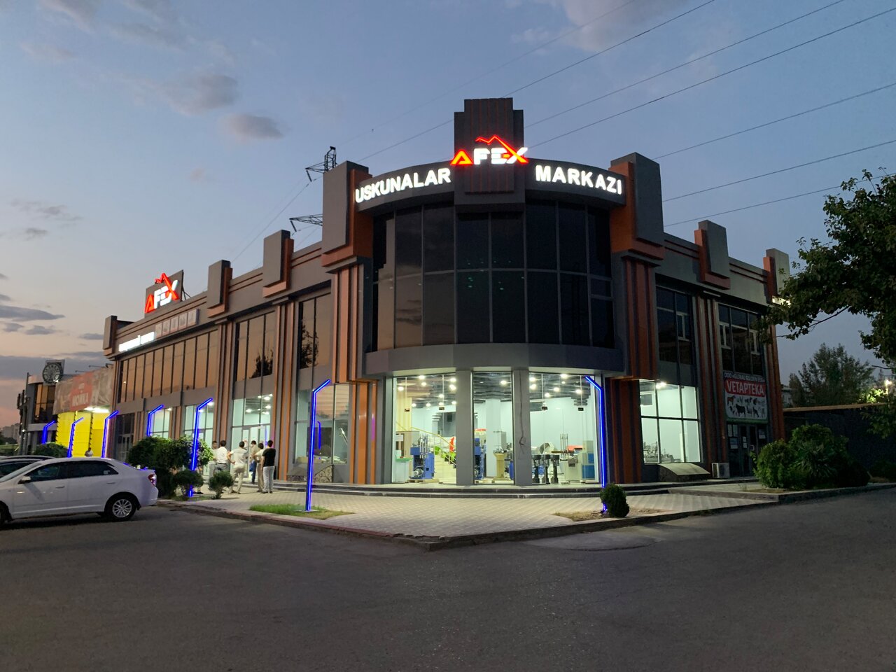 AFEX Uskunalar Markazi — showroom binosi